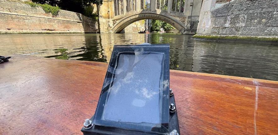 Make Water Famous – Floating solar device cleans water and creates energy